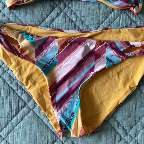 Like new bathing suit - Picture 3 of 3